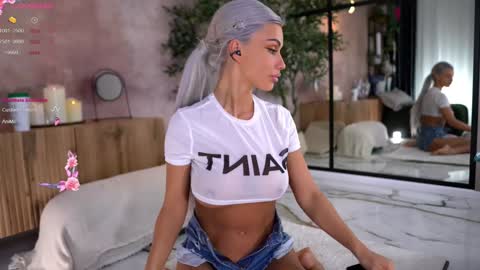 Serene Sophiex online show from 09.18.25