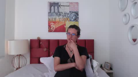 sereneclarks_ online show from 01.25.25