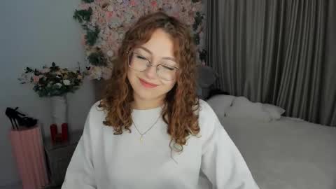 Snapshot of sereneflame chatting on 09.25.25 Ophelia online show from 09.25.25