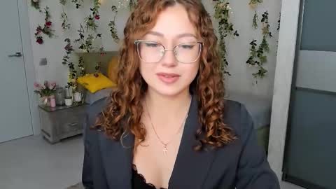 Snapshot of sereneflame chatting on 10.19.25 Ophelia online show from 10.19.25