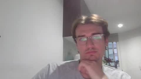 Snapshot of servandomier chatting on 02.23.26 mier online show from 02.23.26