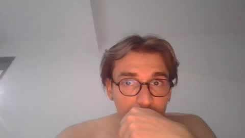 Snapshot of servandomier chatting on 03.12.26 mier online show from 03.12.26