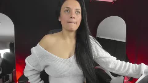 Snapshot of sesymilf chatting on 10.28.25 LUCERO online show from 10.28.25