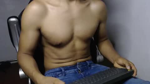 Snapshot of sexatlexx chatting on 12.22.24 arnold online show from 12.22.24