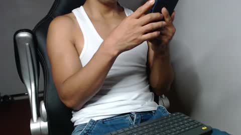 Snapshot of sexatlexx chatting on 12.30.24 arnold online show from 12.30.24