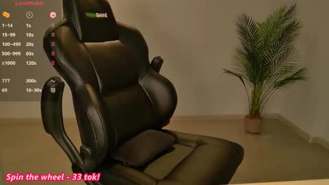 Snapshot of sexberry_ chatting on 10.20.25 Melissa online show from 10.20.25