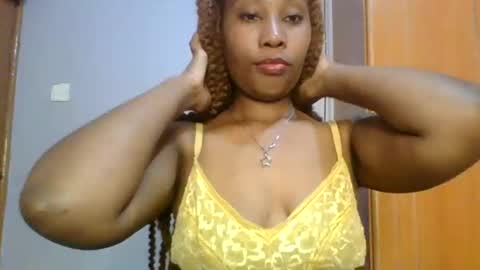 Snapshot of sexie_curvie chatting on 01.23.25 Maggie online show from 01.23.25