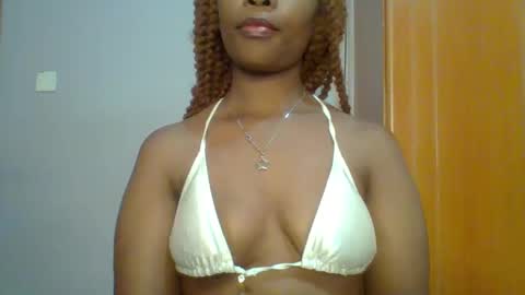 Snapshot of sexie_curvie chatting on 01.27.25 Maggie online show from 01.27.25