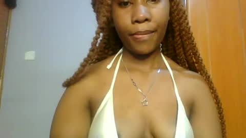 Snapshot of sexie_curvie chatting on 01.28.25 Maggie online show from 01.28.25