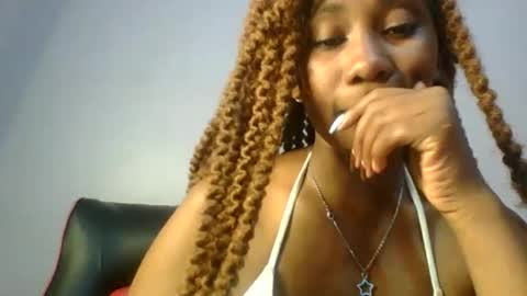 Snapshot of sexie_curvie chatting on 01.28.25 Maggie online show from 01.28.25