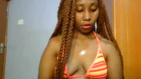 Snapshot of sexie_curvie chatting on 01.28.25 Maggie online show from 01.28.25