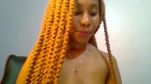 Snapshot of sexie_curvie chatting on 01.29.25 Maggie online show from 01.29.25
