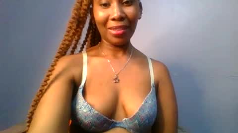 Snapshot of sexie_curvie chatting on 01.30.25 Maggie online show from 01.30.25