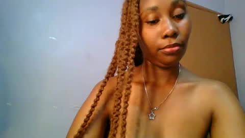 Snapshot of sexie_curvie chatting on 01.31.25 Maggie online show from 01.31.25