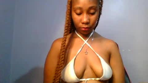 Snapshot of sexie_curvie chatting on 02.01.25 Maggie online show from 02.01.25