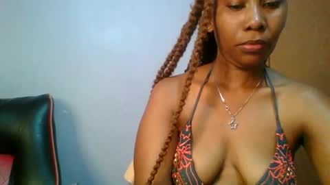 Snapshot of sexie_curvie chatting on 02.03.25 Maggie online show from 02.03.25