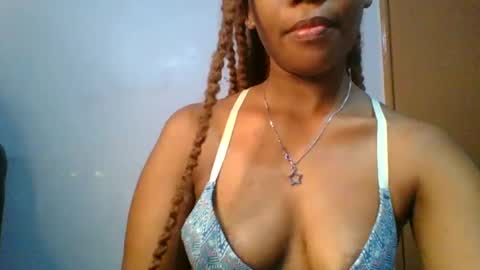 Snapshot of sexie_curvie chatting on 02.04.25 Maggie online show from 02.04.25