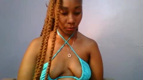 Snapshot of sexie_curvie chatting on 02.04.25 Maggie online show from 02.04.25