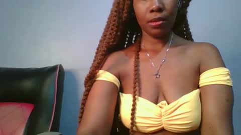 Snapshot of sexie_curvie chatting on 02.06.25 Maggie online show from 02.06.25
