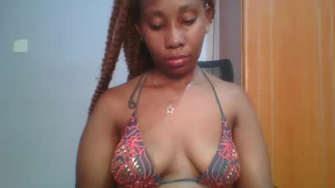 Snapshot of sexie_curvie chatting on 02.06.25 Maggie online show from 02.06.25