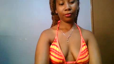 Snapshot of sexie_curvie chatting on 02.08.25 Maggie online show from 02.08.25