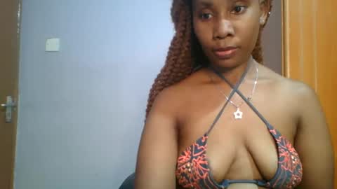 Snapshot of sexie_curvie chatting on 02.09.25 Maggie online show from 02.09.25