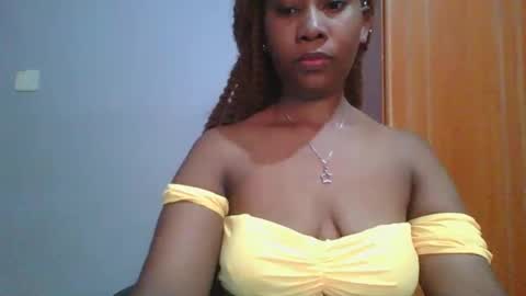 Snapshot of sexie_curvie chatting on 02.10.25 Maggie online show from 02.10.25