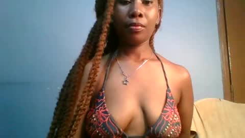 Snapshot of sexie_curvie chatting on 02.11.25 Maggie online show from 02.11.25
