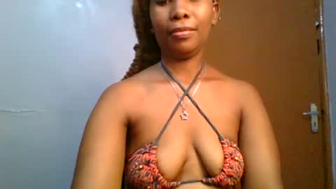 Snapshot of sexie_curvie chatting on 02.12.25 Maggie online show from 02.12.25