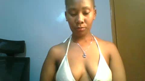 Snapshot of sexie_curvie chatting on 02.13.25 Maggie online show from 02.13.25