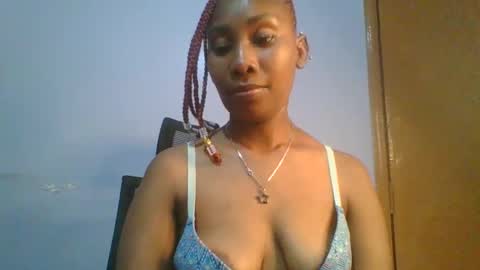 Snapshot of sexie_curvie chatting on 02.13.25 Maggie online show from 02.13.25
