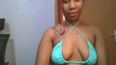 Snapshot of sexie_curvie chatting on 02.14.25 Maggie online show from 02.14.25