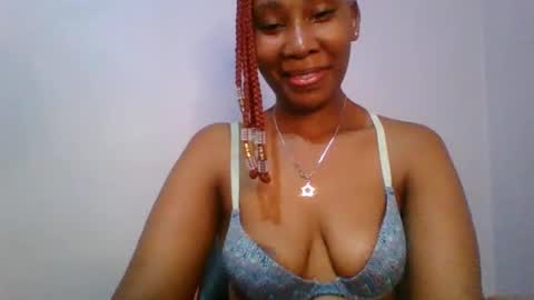 Snapshot of sexie_curvie chatting on 02.15.25 Maggie online show from 02.15.25
