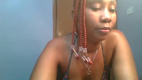 Snapshot of sexie_curvie chatting on 02.16.25 Maggie online show from 02.16.25