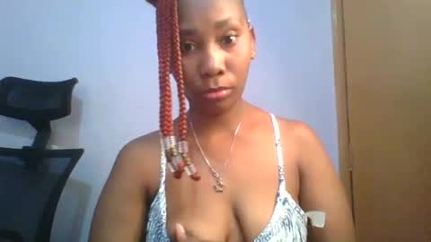 Snapshot of sexie_curvie chatting on 02.17.25 Maggie online show from 02.17.25