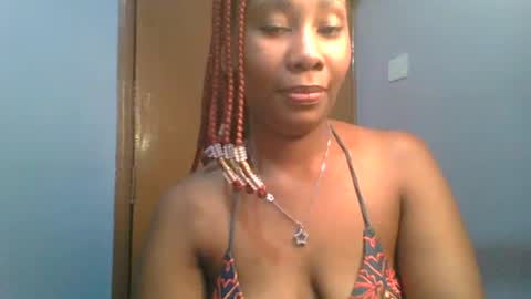 Snapshot of sexie_curvie chatting on 02.17.25 Maggie online show from 02.17.25