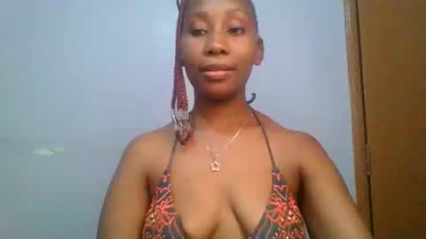 Snapshot of sexie_curvie chatting on 02.19.25 Maggie online show from 02.19.25