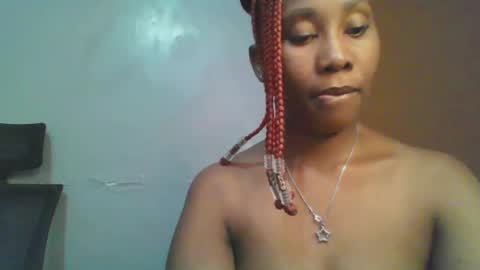 Snapshot of sexie_curvie chatting on 02.20.25 Maggie online show from 02.20.25