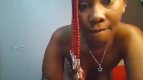 Snapshot of sexie_curvie chatting on 02.26.25 Maggie online show from 02.26.25
