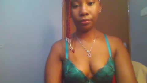 Snapshot of sexie_curvie chatting on 02.26.25 Maggie online show from 02.26.25