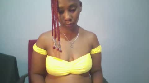 Snapshot of sexie_curvie chatting on 03.03.25 Maggie online show from 03.03.25