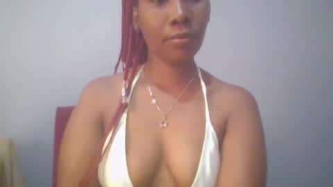 Snapshot of sexie_curvie chatting on 03.06.25 Maggie online show from 03.06.25