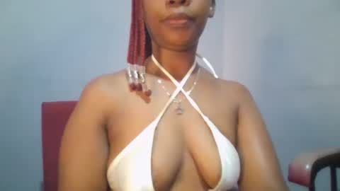 Snapshot of sexie_curvie chatting on 03.09.25 Maggie online show from 03.09.25