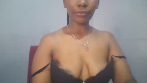 Snapshot of sexie_curvie chatting on 03.11.25 Maggie online show from 03.11.25