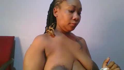 Snapshot of sexie_curvie chatting on 09.15.25 Maggie online show from 09.15.25