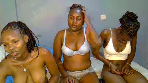 Snapshot of sexie_gal chatting on 03.09.25 sexie_gal online show from 03.09.25