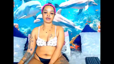 Snapshot of sexiebootyjoyxx chatting on 10.17.25 sexiebootyjoyxx online show from 10.17.25