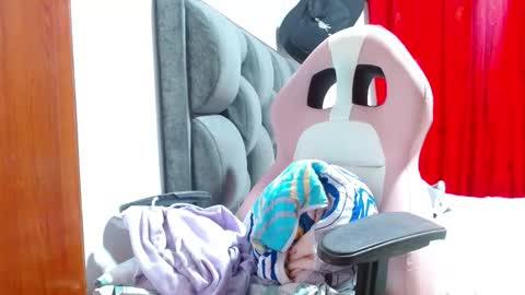 Snapshot of sexmilkdirty chatting on 10.18.25 sexmilkdirty online show from 10.18.25