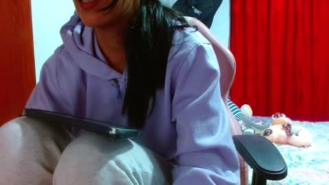 Snapshot of sexmilkdirty chatting on 10.19.25 sexmilkdirty online show from 10.19.25