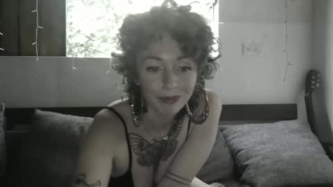 Trixy Rose online show from 01.11.25